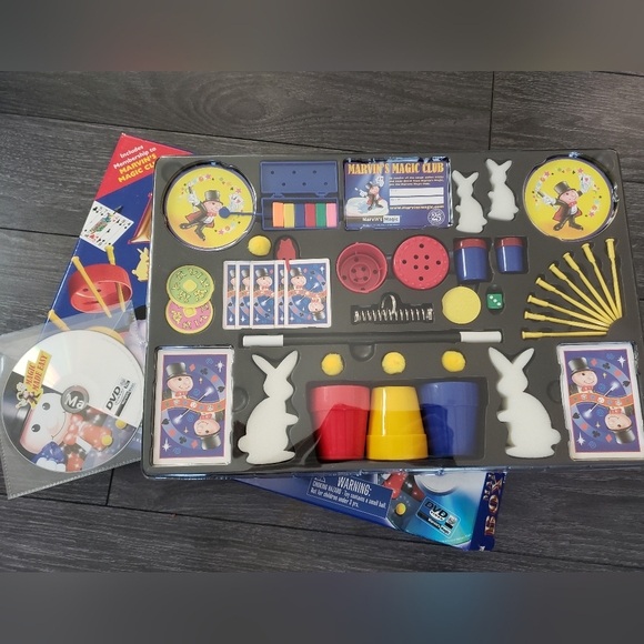 Marvin's Magic Box of 125 Tricks - New in box - Picture 3 of 3